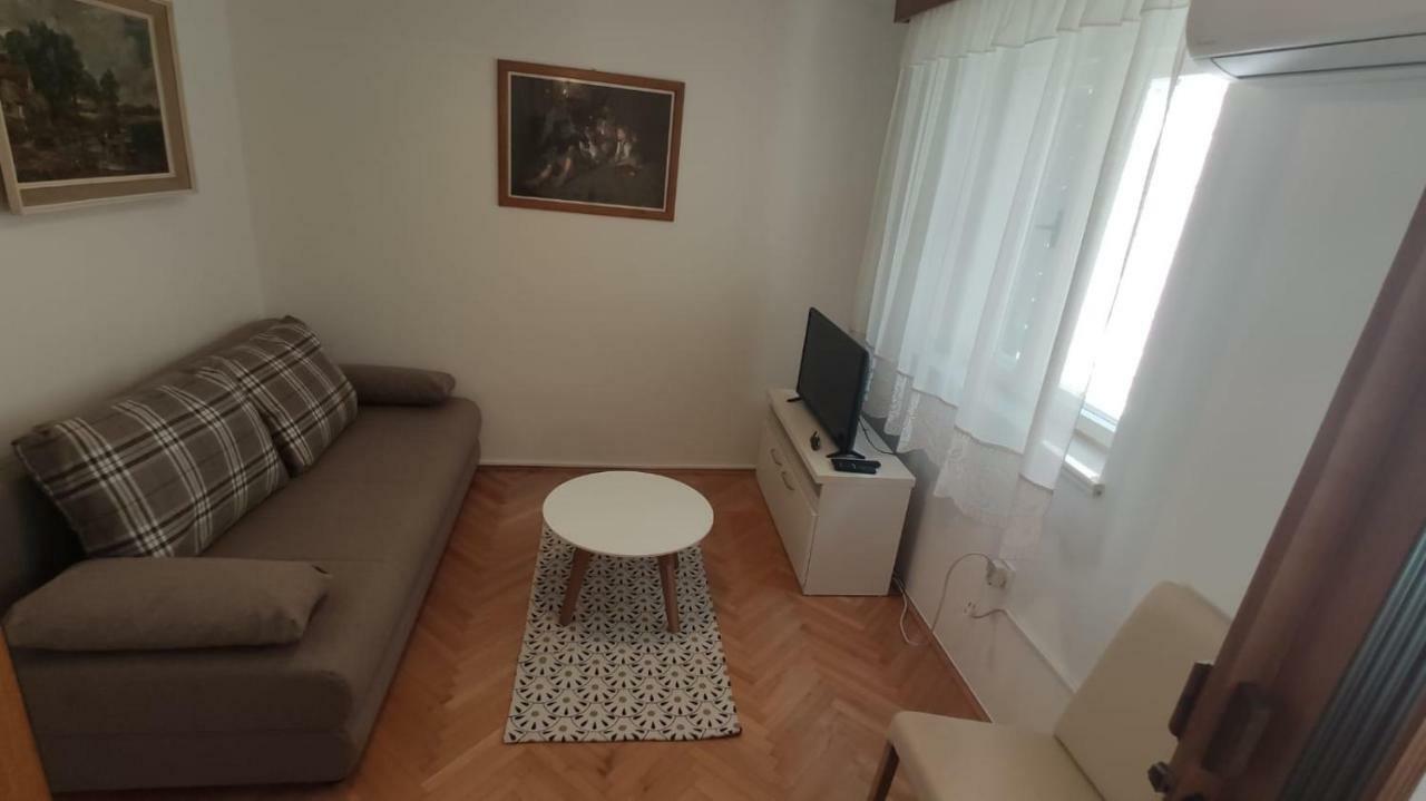 Apartman Lucijan Каштела Екстер'єр фото